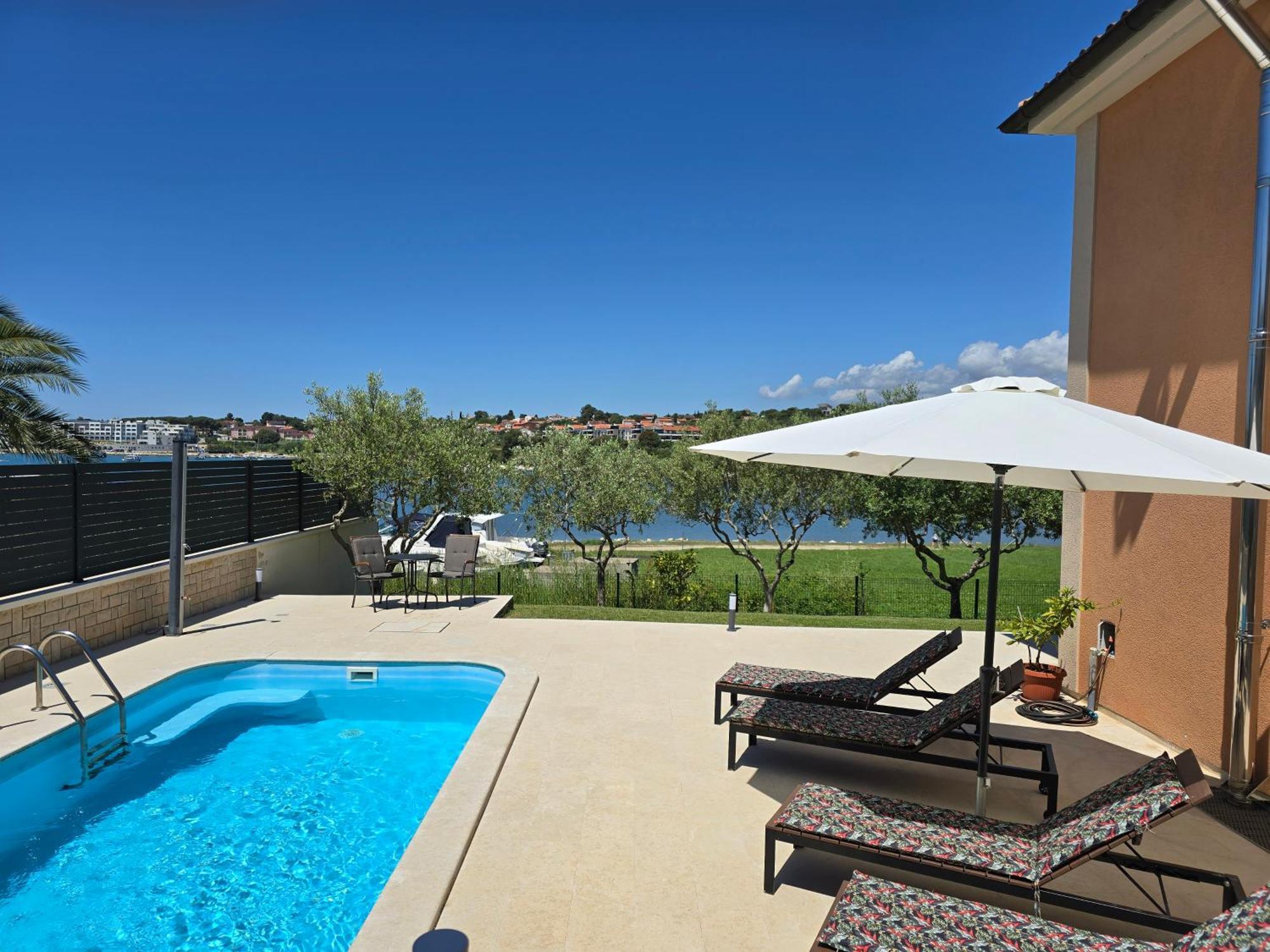 Olive Garden, Apartment With A Private Pool Баньоле Екстериор снимка