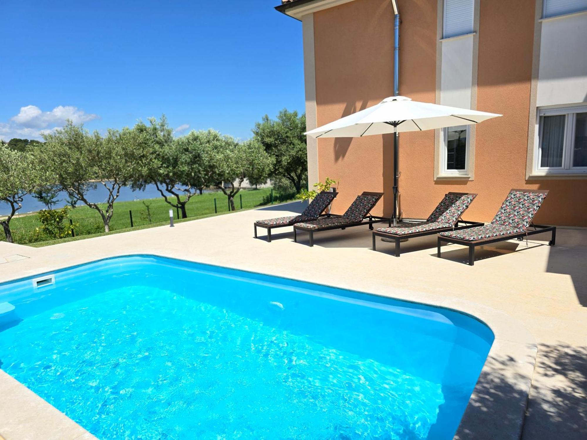Olive Garden, Apartment With A Private Pool Баньоле Екстериор снимка