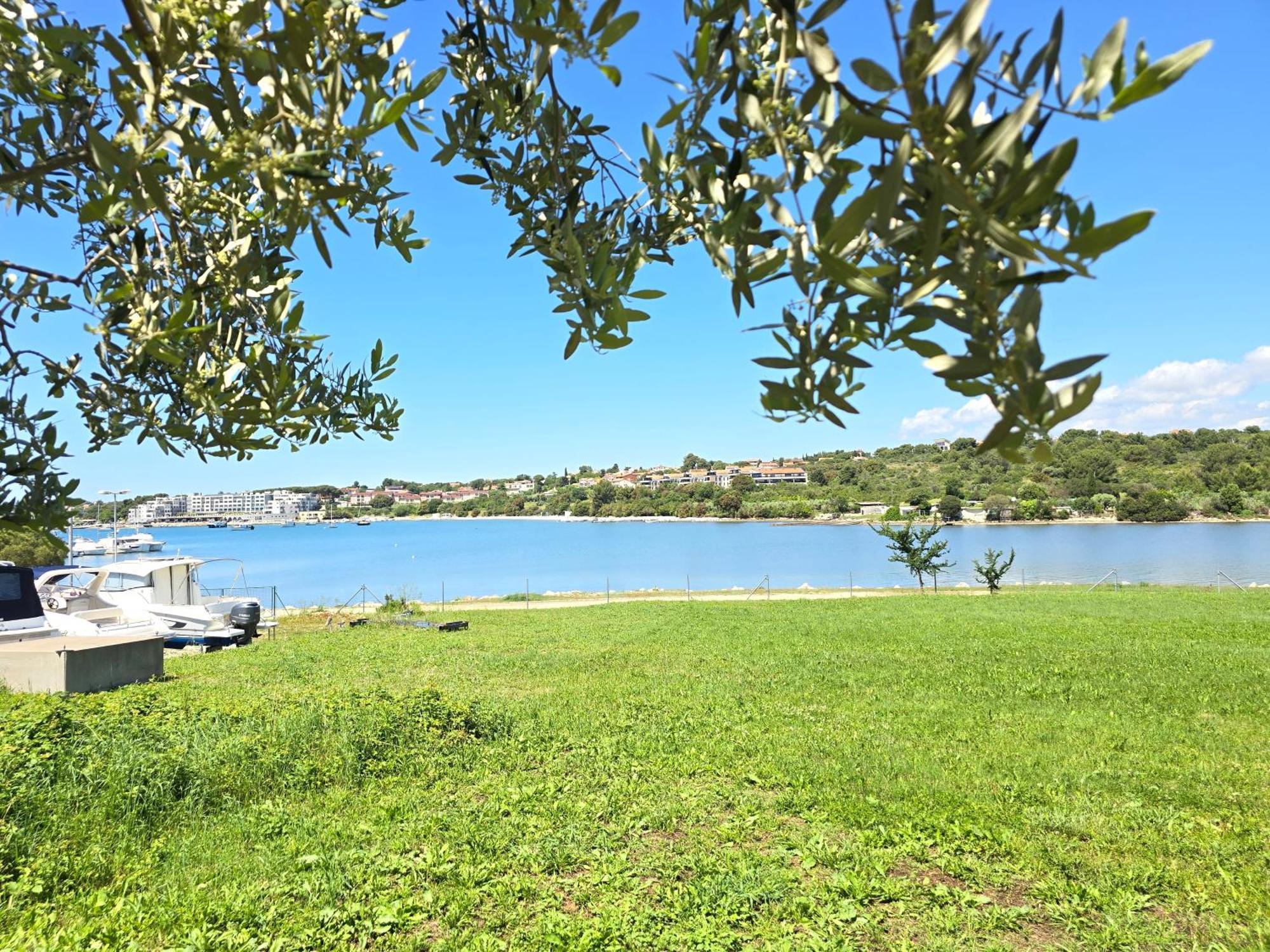 Olive Garden, Apartment With A Private Pool Баньоле Екстериор снимка